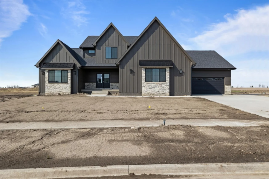 Available new construction home and move in ready homes for sale at 1812 NE Pine Lake Circle in Ankeny IA (1)