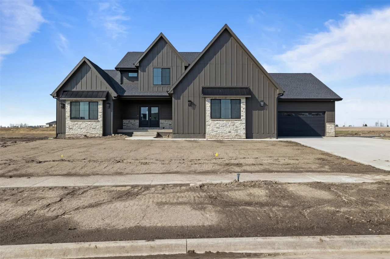 Available new construction home and move in ready homes for sale at 1812 NE Pine Lake Circle in Ankeny IA (1)
