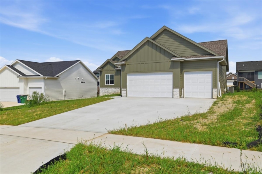 Available Homes and Move In ready home for sale at 15211 Springbrook Trl in Urbandale