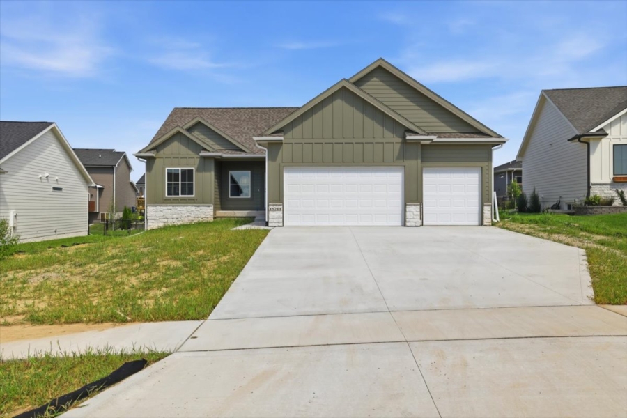 Available Homes and Move In ready home for sale at 15211 Springbrook Trl in Urbandale