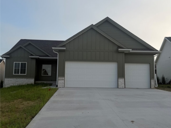 Move in Ready Homes and Available Homes for sale at 15211 Springbrook Trl in Urbandale, IA