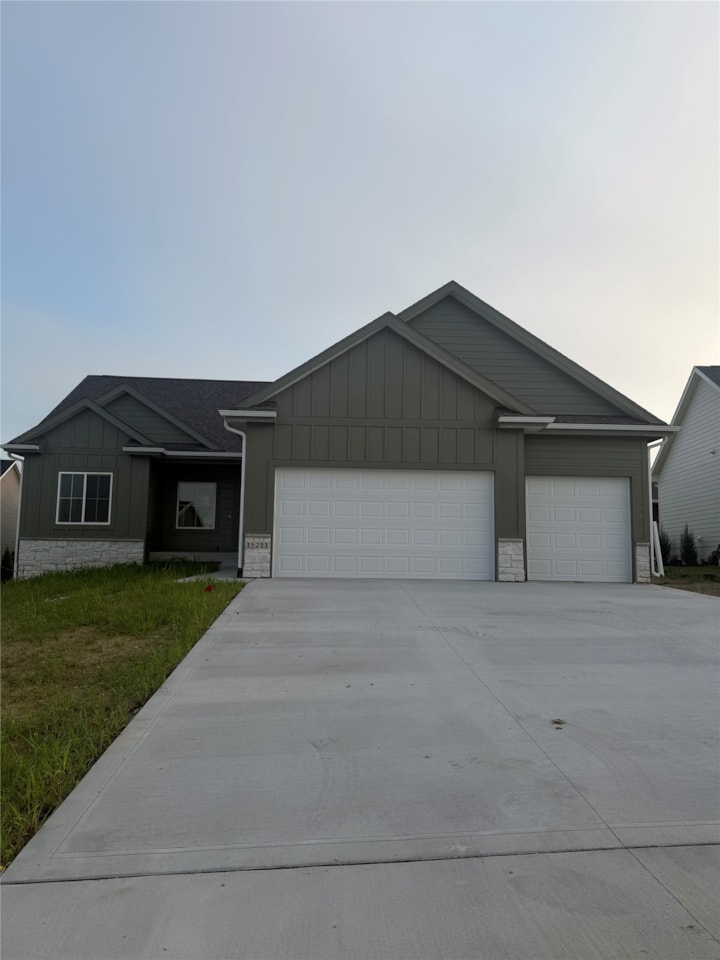 Move in Ready Homes and Available Homes for sale at 15211 Springbrook Trl in Urbandale, IA