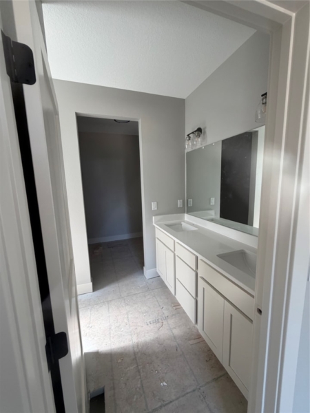 Move in Ready Homes and Available Homes for sale at 15211 Springbrook Trl in Urbandale, IA