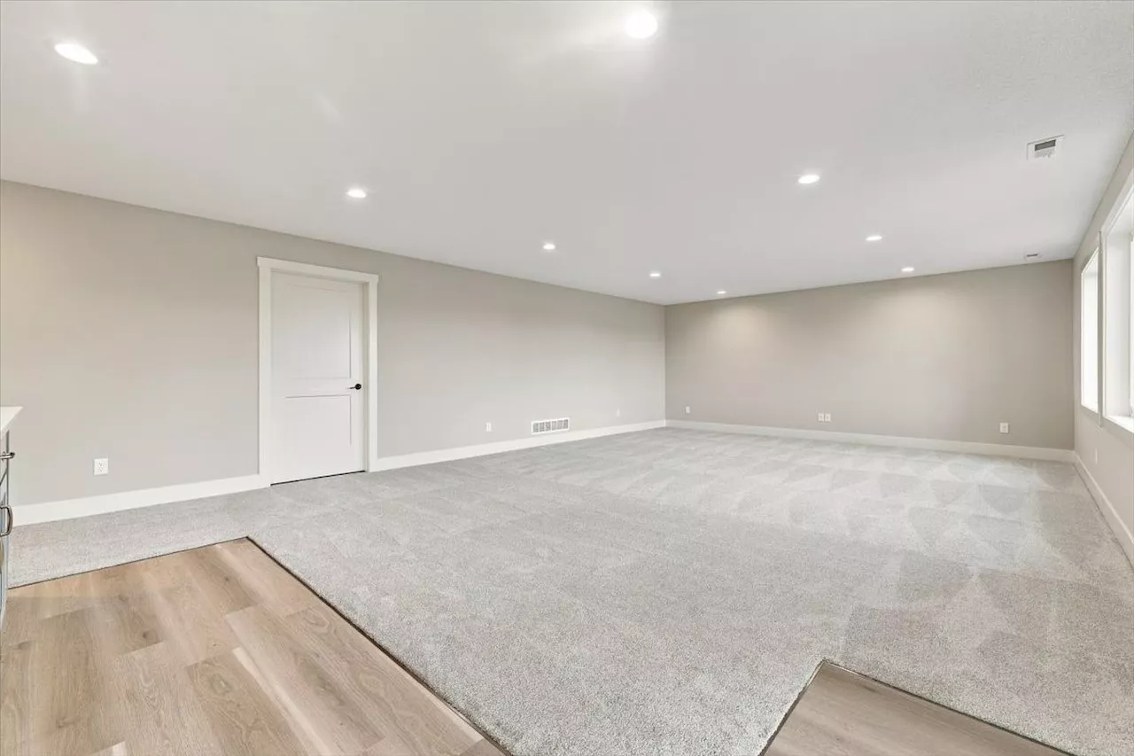 New construction homes for sale at 4280 3rd Ave SE in Altoona, IA