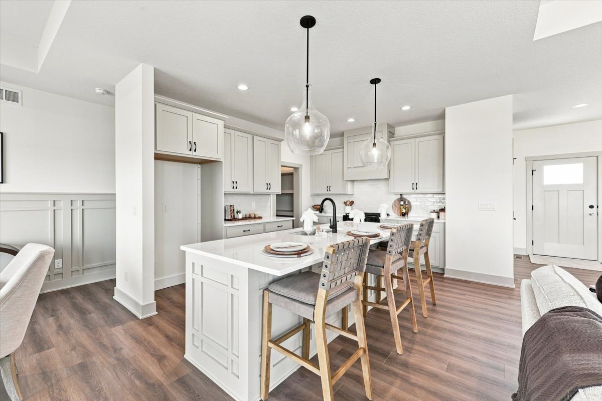 Available Homes and move in ready homes for sale at 4162 3rd Ave SE, Altoona, IA 50009