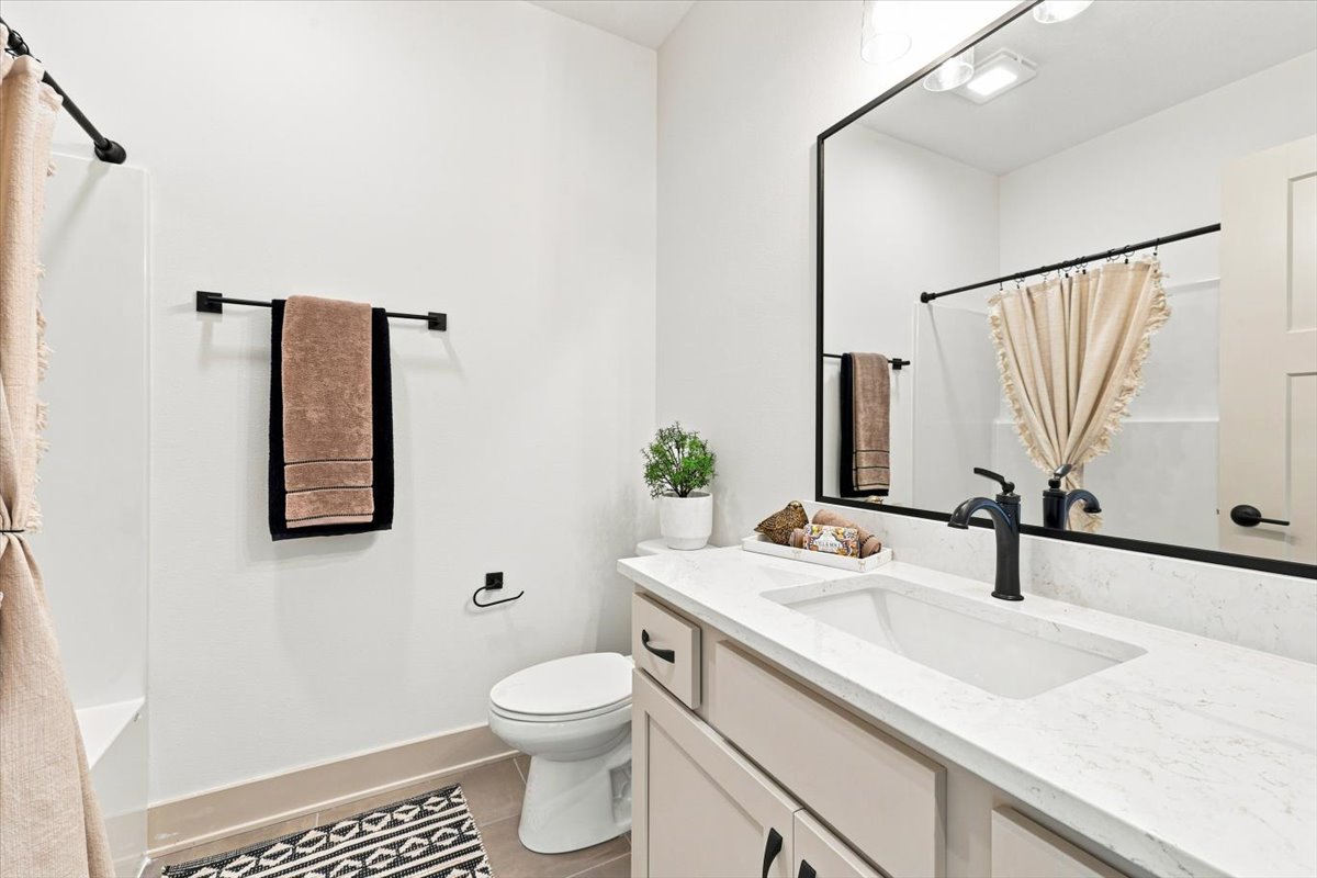 Available Homes and move in ready homes for sale at 4162 3rd Ave SE, Altoona, IA 50009
