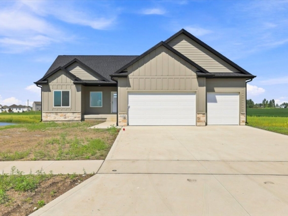 Available Homes and move in ready homes for sale at 4162 3rd Ave SE, Altoona, IA 50009