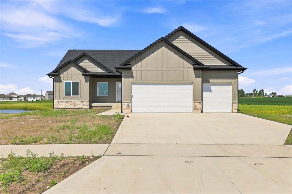 Available Homes and move in ready homes for sale at 4162 3rd Ave SE, Altoona, IA 50009