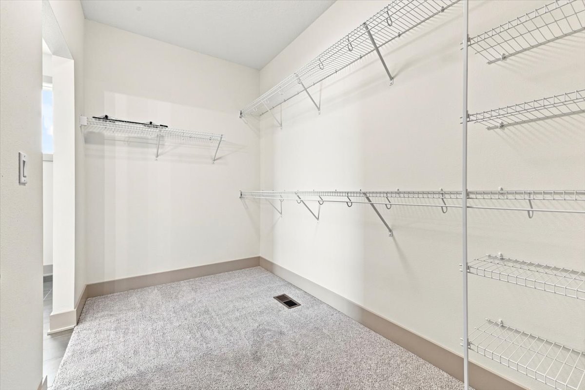Available Homes and move in ready homes for sale at 4162 3rd Ave SE, Altoona, IA 50009