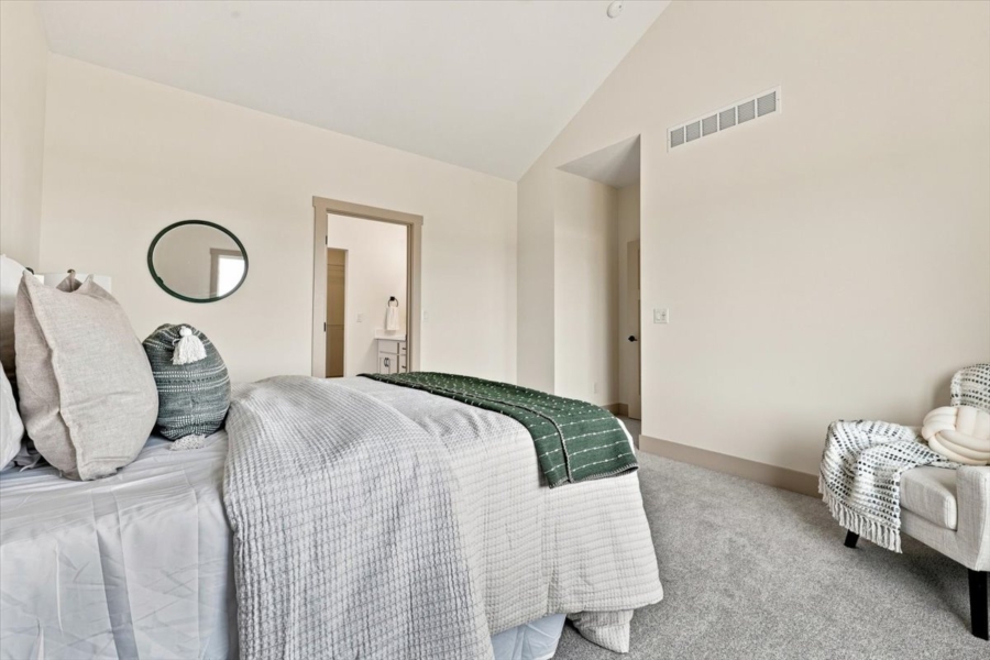 Available Homes and move in ready homes for sale at 4162 3rd Ave SE, Altoona, IA 50009