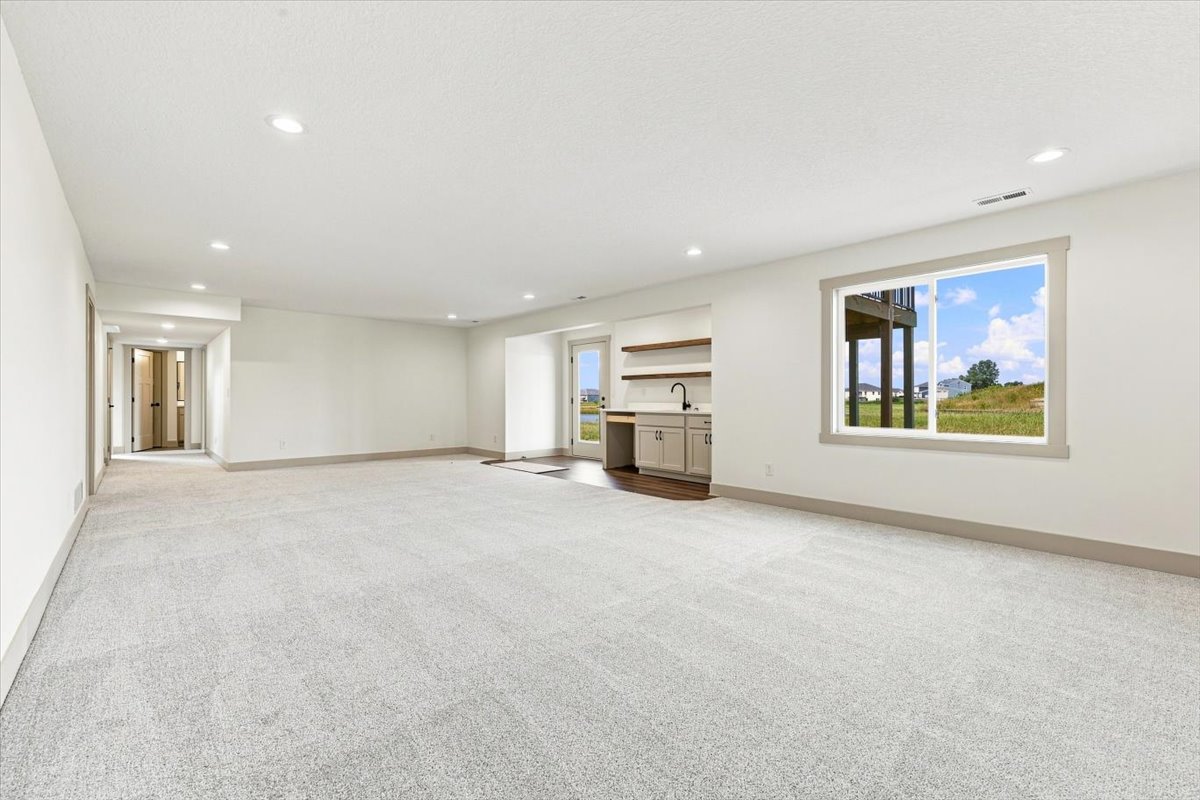Available Homes and move in ready homes for sale at 4162 3rd Ave SE, Altoona, IA 50009