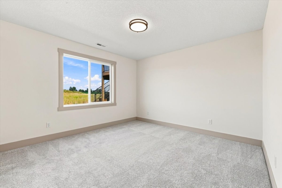 Available Homes and move in ready homes for sale at 4162 3rd Ave SE, Altoona, IA 50009