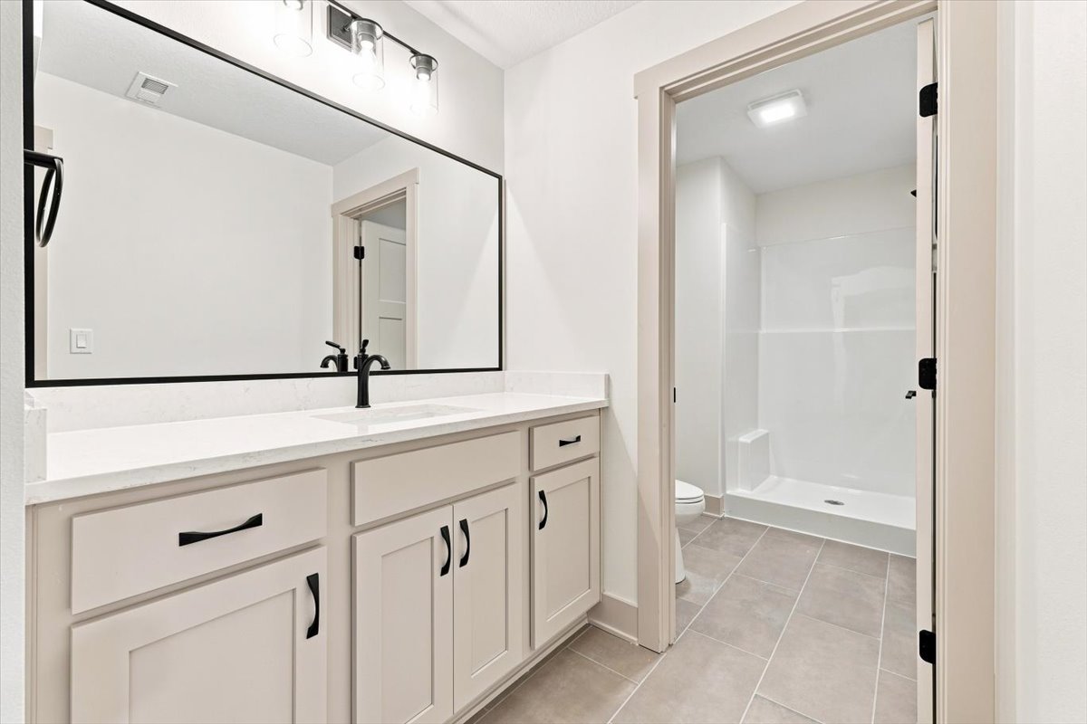 Available Homes and move in ready homes for sale at 4162 3rd Ave SE, Altoona, IA 50009