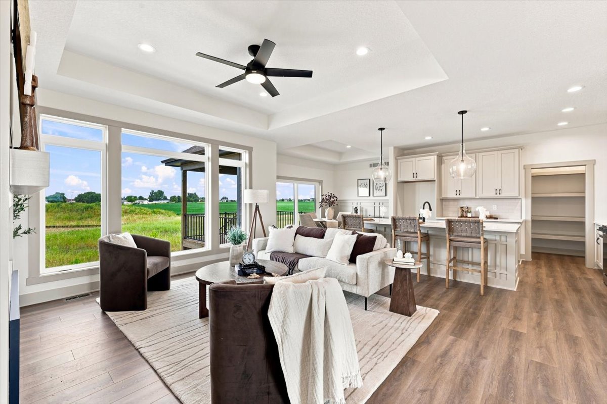 Available Homes and move in ready homes for sale at 4162 3rd Ave SE, Altoona, IA 50009